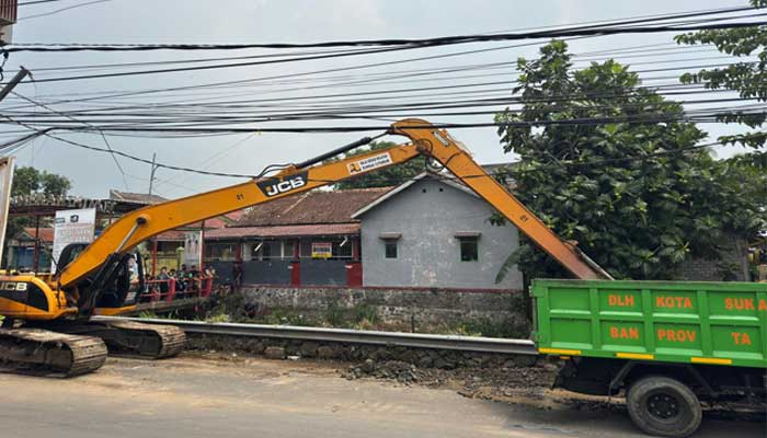 Sungai Cisuda Sukabumi Dikeruk