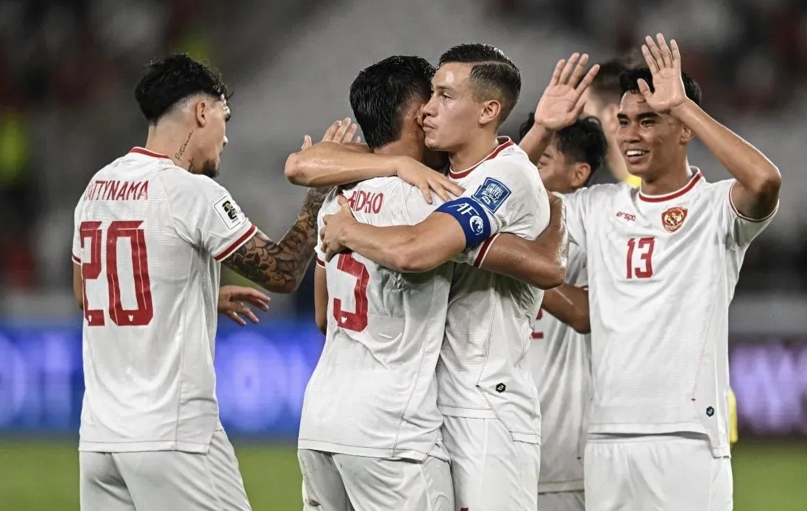 Sejumlah pesepak bola Timnas Indonesia meluapkan kegembiraannya usai mengalahkan Timnas Arab Saudi pada pertandingan Grup C putaran ketiga Kualifikasi Piala Dunia 2026 Zona Asia di Stadion Utama Gelora Bung Karno, Senayan, Jakarta, Selasa (19/11/2024).