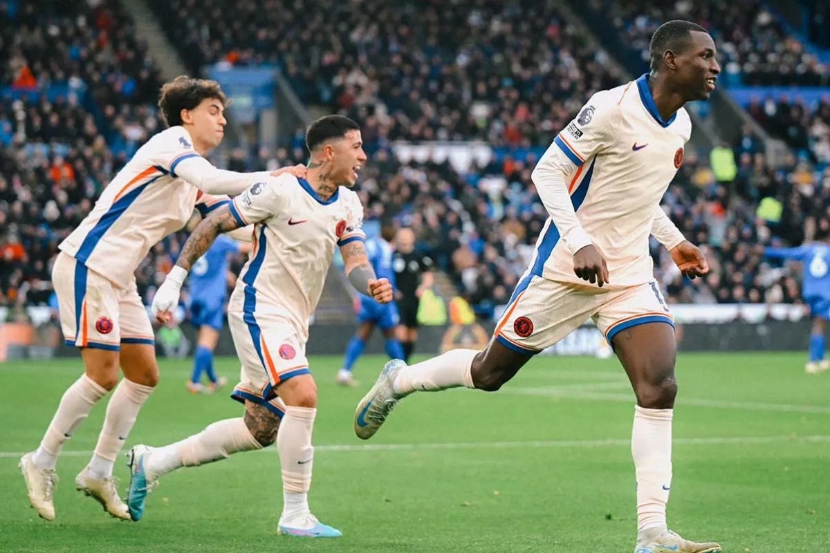 Pemain Chelsea Nicolas Jackson (kanan) berselebrasi setelah mencetak gol ke gawang Leicester City saat pertandingan pekan ke-12 Liga Inggris di Stadion King Power, Leicester, Sabtu (23/11/2024) (Foto : ChelseaFC)