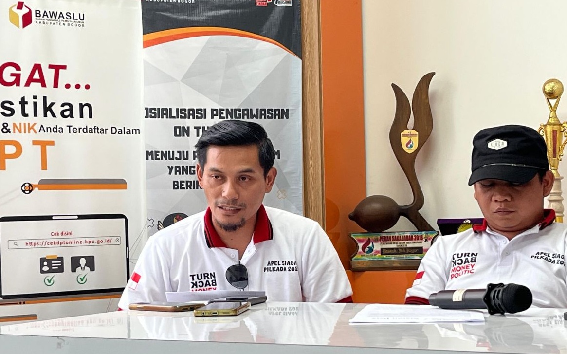 Koordinator Divisi SDM, Organisasi dan Diklat Bawaslu Kabupaten Bogor Irvan Firmansyah di Cibinong, Bogor, Jawa Barat, Minggu (24/11/2024). (M Fikri Setiawan)
