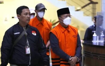 KPK menetapkan Gubernur Bengkulu Rohidin Mersyah sebagai tersangka kasus dugaan pemerasan dan penerimaan gratifikasi di lingkungan Pemerintah Provinsi (Pemprov) Bengkulu. (Fedrik Tarigan/ Jawa Pos)