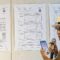 BAHAS POTENSI KECURANGAN: Peneliti senior Netgrit Hadar Nafis Gumay menjelaskan contoh formulir model C1 saat diskusi tentang pilkada serentak di Rumah Belajar ICW, Jakarta, kemarin (26/11). (MIFTAHUL HAYAT/JAWA POS)