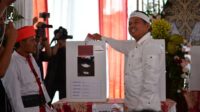 Dedi Mulyadi Coblos di TPS 003 Purwakarta