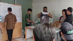 229 Pemilih TPS 09 di Karawang Mengikuti Pemungutan Suara Lanjutan