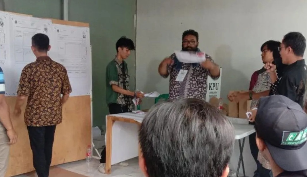 Pemungutan dan penghitungan suara. (Ali Khumaini)