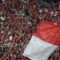 Suporter Indonesia memberikan dukungan kepada Timnas Indonesia saat melawan Timnas Australia dalam pertandingan Grup C putaran ketiga Kualifikasi Piala Dunia 2026 Zona Asia di Stadion Utama Gelora Bung Karno, Senayan, Jakarta, Selasa (10/9/2024). (ANTARA)