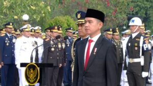 Perdana, Wapres Gibran Pimpin Upacara Hari Pahlawan di TMP Kalibata
