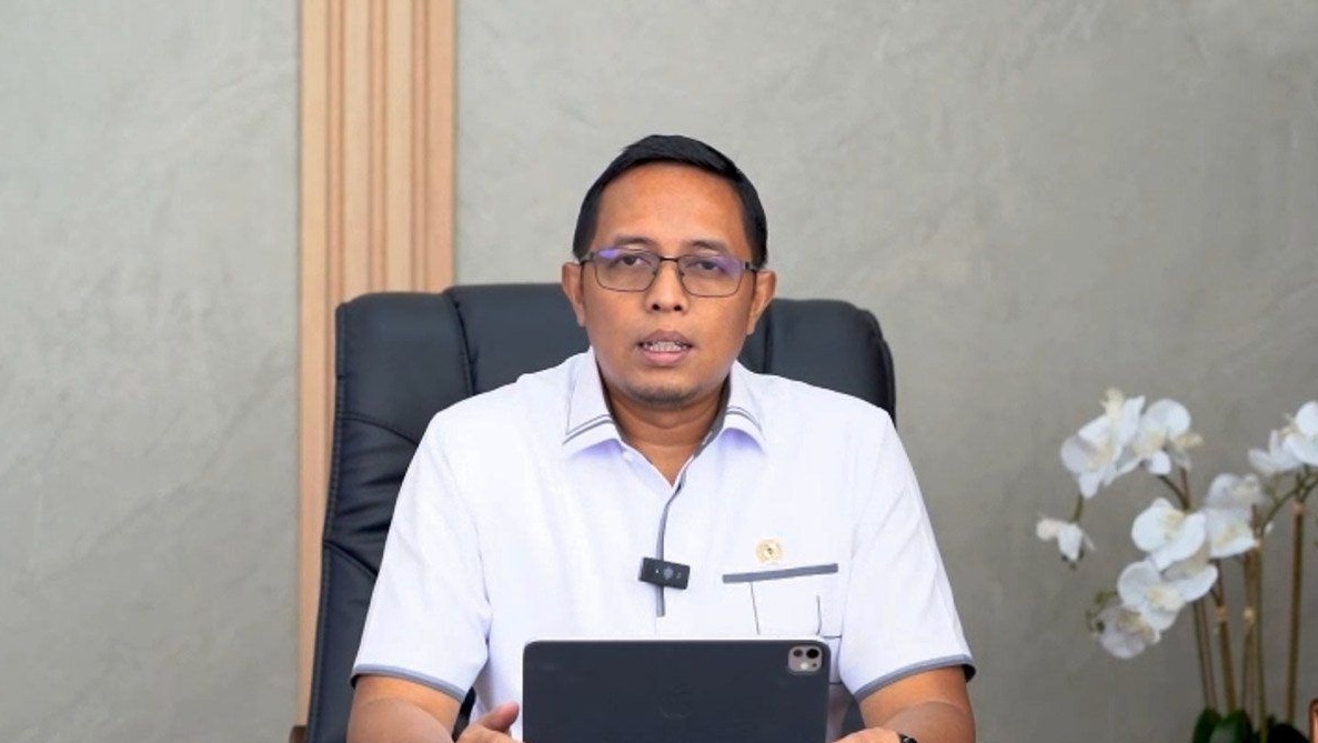 Kepala Kantor Komunikasi Kepresidenan Hasan Nasbi saat menyampaikan keterangan pers kepada wartawan melalui tayangan video di Jakarta, Senin (4/11/2024). (Andi Firdaus)