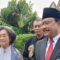 Mensos Saifullah Yusuf atau Gus Ipul (kanan) ditemui di Taman Makam Pahlawan Nasional Utama (TMPNU), Kalibata, Jakarta, usai upacara memperingati Hari Pahlawan pada Minggu (10/11/2024). (Lintang Budiyanti Prameswari).