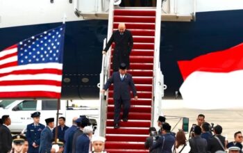 Presiden Prabowo Subianto saat tiba di Maryland, Amerika Serikat, Minggu (10/11/2024). Kedatangan Presiden Prabowo ke AS untuk bertemu dengan Presiden AS Joe Biden. (ANTARA)