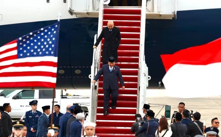 Presiden Prabowo Subianto saat tiba di Maryland, Amerika Serikat, Minggu (10/11/2024). Kedatangan Presiden Prabowo ke AS untuk bertemu dengan Presiden AS Joe Biden. (ANTARA)