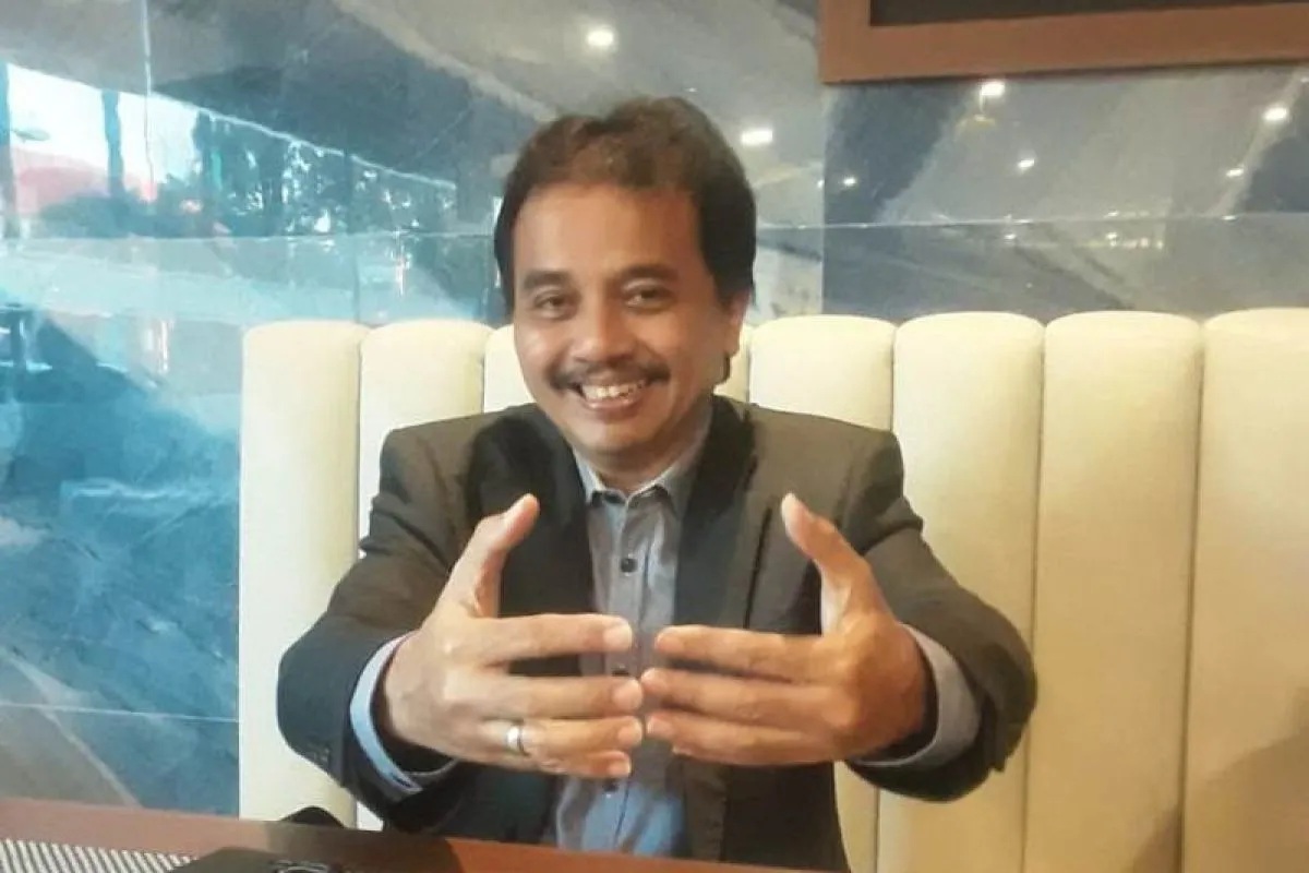Pakar telematika Indonesia KRMT Roy Suryo Notodiprojo saat berada di Biak Numfor, Rabu (20/4). (Muhsidin)