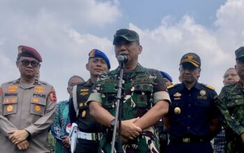 Wakil Irjen TNI Mayjen TNI Alvis Anwar mengumumkan pembentukan Satgas Pencegahan, Pemantauan, dan Penindakan Pelanggaran Prajurit saat jumpa pers di Lapangan PRIMA, Mabes TNI, Cilangkap, Jakarta, Rabu (13/11/2024). (Genta Tenri Mawangi)