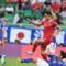 Pesepakbola Timnas Indonesia Marselino Ferdinan (tengah) menggiring bola dihalangi pesepakbola Timnas Jepang Reo Hatate (kanan) dan Yuta Nakayama (kiri) saat bertanding pada penyisihan grup D Piala Asia 2023 di Stadion Al Thumama, Doha, Qatar, Rabu (24/1/2024). (Yusran Uccang).