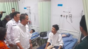 Pj Gubernur Jabar Jenguk Santri Korban Tertimpa Tanggul Kolam