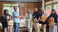 BPJS Ketenagakerjaan Sukabumi Serahkan 237 Paket APD Kepada Perusahaan Sektor Perkebunan