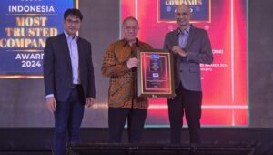 Konsisten Memberikan Layanan Prima, JNE Raih Indonesia Most Trusted Companies Award 2024