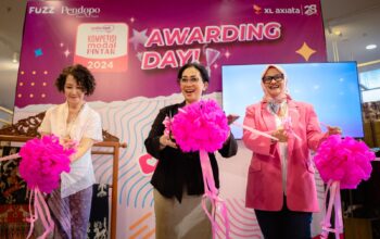 SISTERNET KMP: (ki-ka) Direktur Pendopo, Tasya Widya Krisnadi, Asisten Deputi PUG Bidang Ekonomi KemenPPPA RI, Dewa Ayu Laksmi bersama dengan Presiden Direktur & CEO XL Axiata, Dian Siswarini dalam acara pembukaan penjurian KMP 2024 di Pendopo Living World Alam Sutera, Tangerang, Kamis (28/11). (ist)