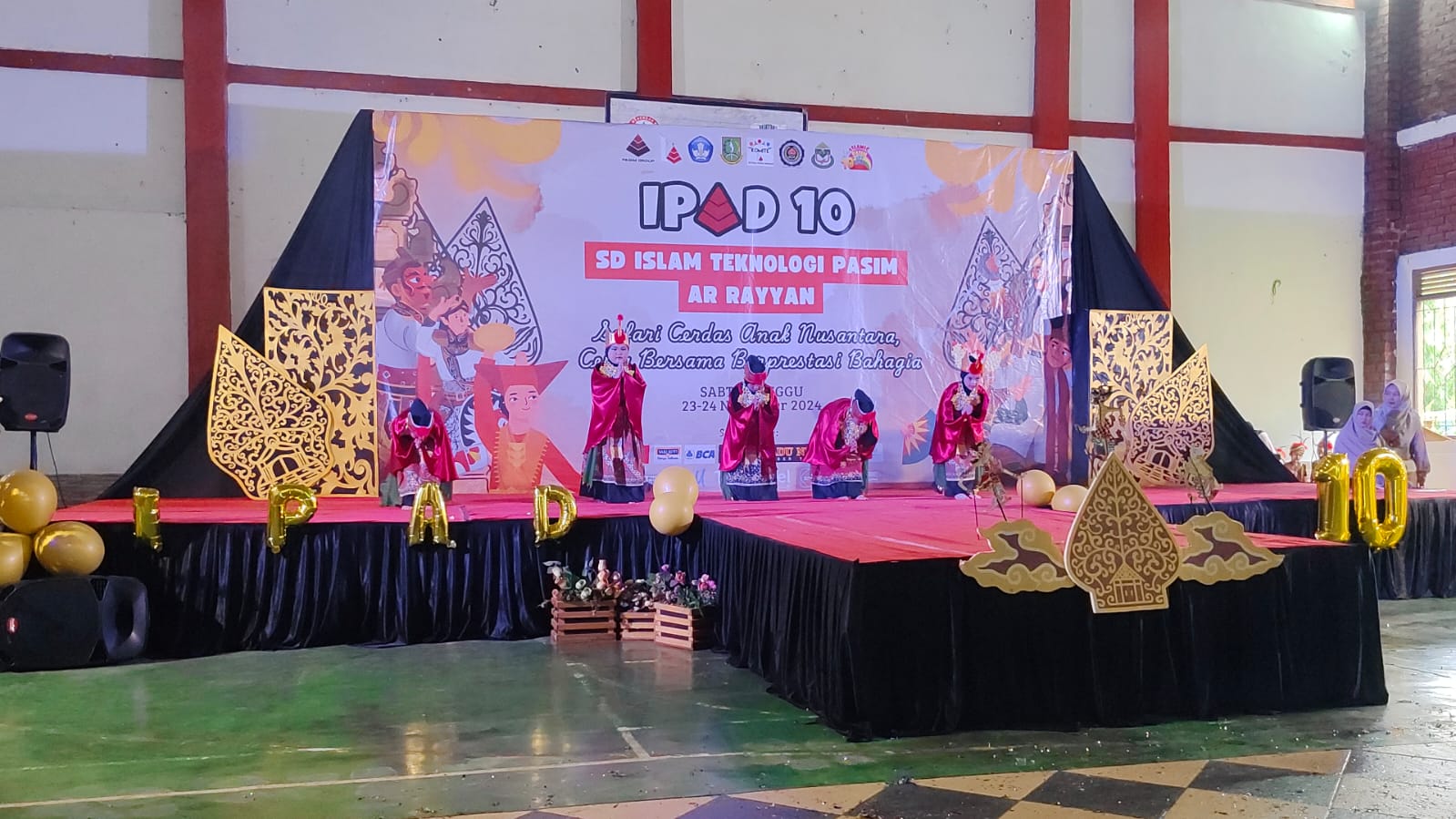 SD Islam Teknologi Pasim Ar-Rayyan kembali menggelar acara tahunan Islamic PASIM Art Day (IPAD) yang ke-10 pada Sabtu-Minggu, 23-24 November 2024. Acara ini bertempat di GOR Pasim