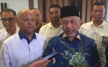 Pasangan calon Gubernur dan Wakil Gubernur Jawa Barat Nomor urut 3 Ahmad Syaikhu-Ilham Habibie (ASIH) mendatangi seminar yang berbicara tentang Pendidikan di Bumi Silih Asih Pusat Pastoral Keuskupan Bandung jalan Moch. Ramdan No.18, Kota Bandung, 8/11/2024. Foto oleh: Ferdinan Maulana/Radar Bandung.