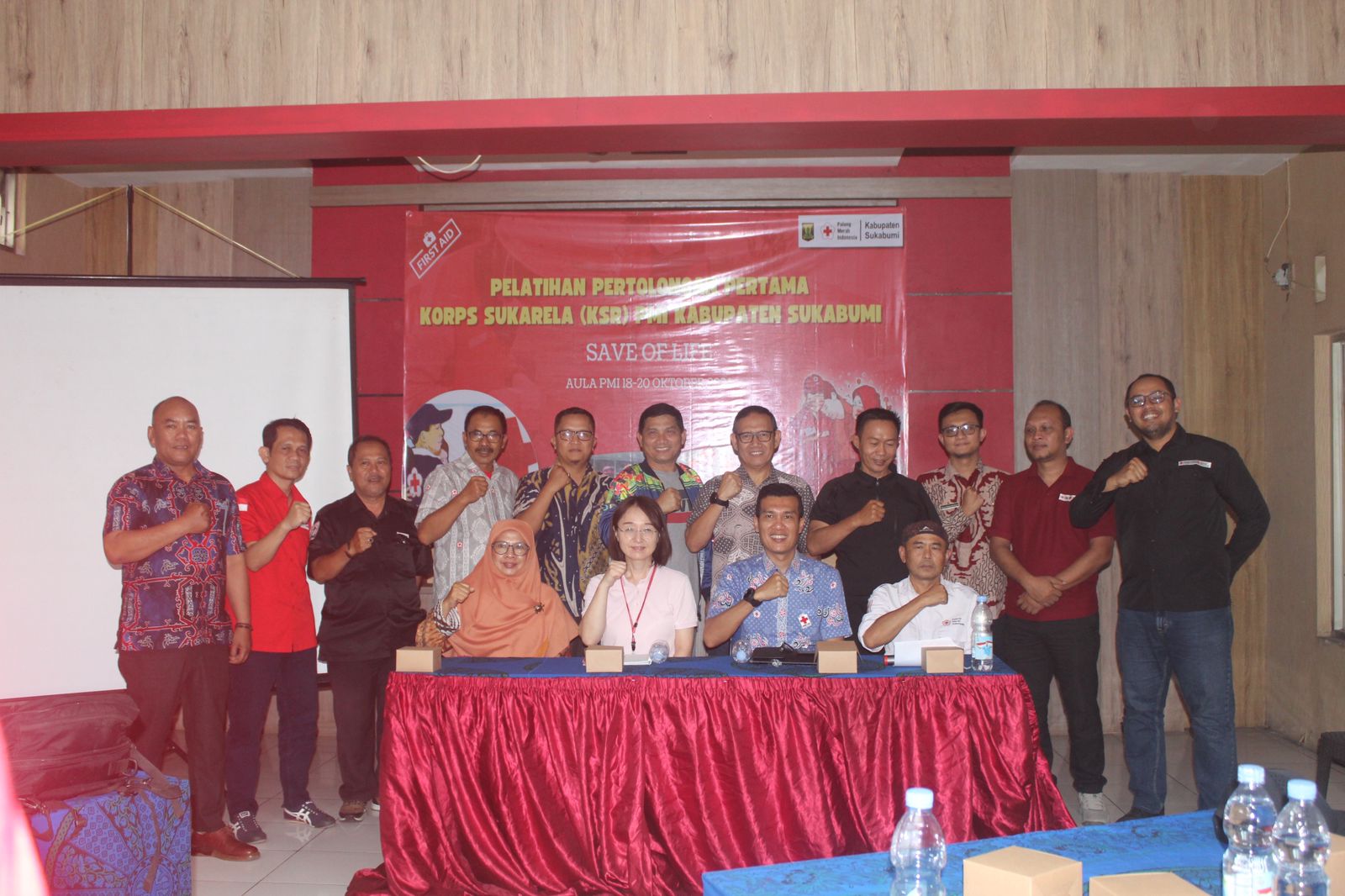 Palang Merah Indonesia (PMI) bekerja sama dengan Japanese Red Cross Society (JRCS) serta mitra stakeholder terkait lainnya berkomitmen untuk menjalankan program sekolah dan masyarakat tangguh.