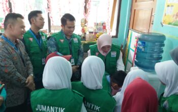 PT Indomarco Prismatama (Indomaret) bersama Baygon mengambil langkah aktif dalam mendukung program pemerintah melalui penyuluhan Pemberantasan Sarang Nyamuk (PSN) di tingkat sekolah dasar.