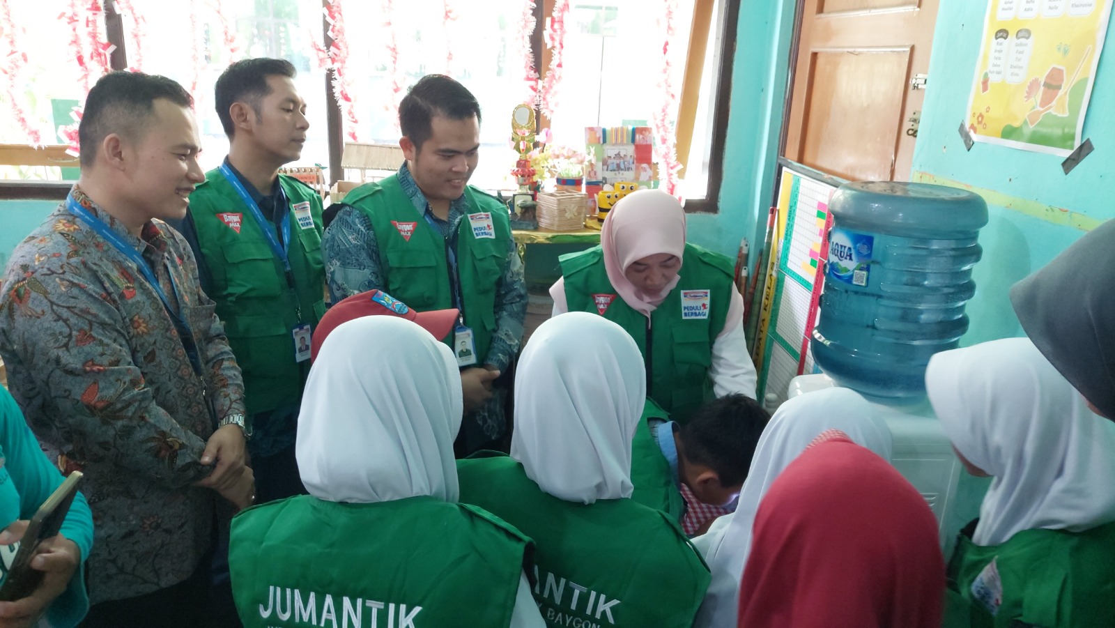PT Indomarco Prismatama (Indomaret) bersama Baygon mengambil langkah aktif dalam mendukung program pemerintah melalui penyuluhan Pemberantasan Sarang Nyamuk (PSN) di tingkat sekolah dasar.