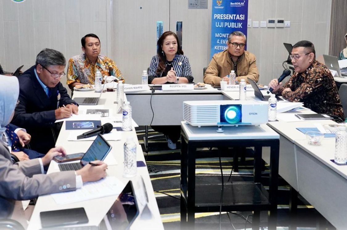 SAMBUTAN : Wamen ATR/BPN Ossy Dermawan saat memberikan sambutan pada kegiatan Presentasi Uji Publik Monev Keterbukaan Informasi Publik di Hotel Mercure Kemayoran, Jakarta, Rabu (13/11/2024).(FOTO : ISTIMEWA)
