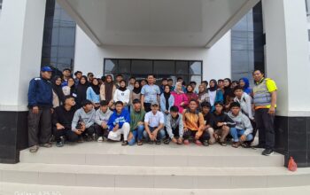 Camat dan pengurus Koordinator Olahraga Kecamatan (KOK) Parakansalak secara resmi melepas atlet untuk Pekan Olahraga Kabupaten (PORKAB) Sukabumi tahun 2024.