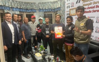 MELAPORKAN: Tim kuasa hukum dan advokasi paslon Bupati dan Wakil Bupati Sukabumi nomor urut 1 Iyos-Zainul melaporkan adanya dugaan pelanggaran TSM ke Bawaslu. (FT: Radar Sukabumi)