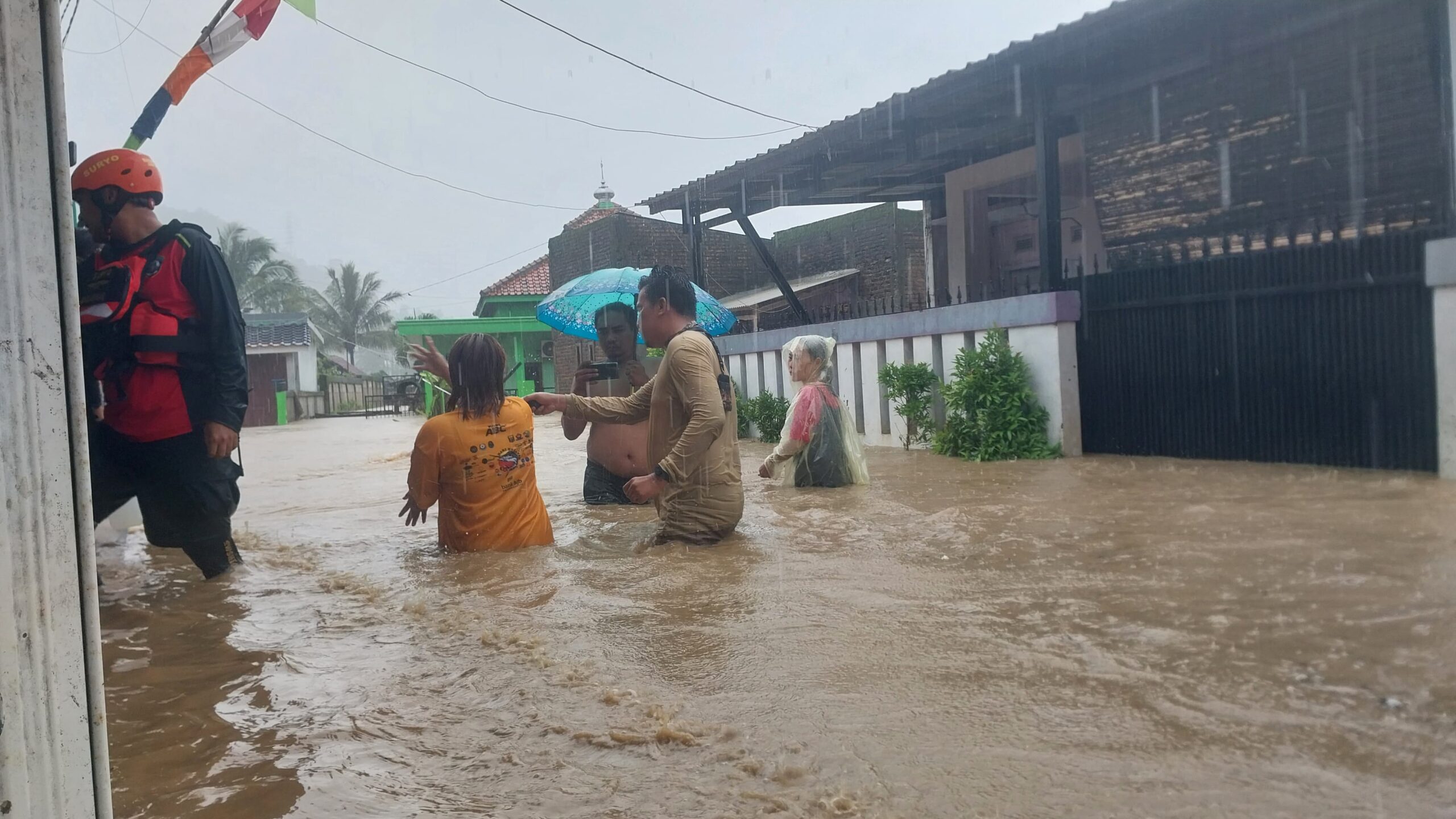 Bencana tanah longsor yang melanda Sukabumi pada Selasa (3/12/2024) hingga Rabu (4/12/2024) telah mengakibatkan korban jiwa dan kerugian yang signifikan.