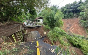 TERPUTUS : Sebagian wilayah terdampak bencana di Kabupaten Sukabumi menyebabkan kerusakan signifikan pada infrastruktur.