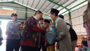 Panitia Natal Nasional Bagikan Bantuan Sosial di Bantargadung