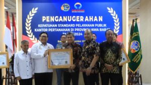 Kantah Kabupaten Sukabumi Raih Penghargaan Kepatuhan Pelayanan Publik dari Ombudsman Jabar