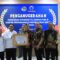 PRESTASI : Kepala Kantah Kabupaten Sukabumi, Agus Sutrisno saat menerima penghargaan di Aula Arsip Kantor Wilayah Badan Pertanahan Nasional Provinsi Jawa Barat pada Jumat (06/12) lalu.(FOTO : UNTUK RADAR SUKABUMI)