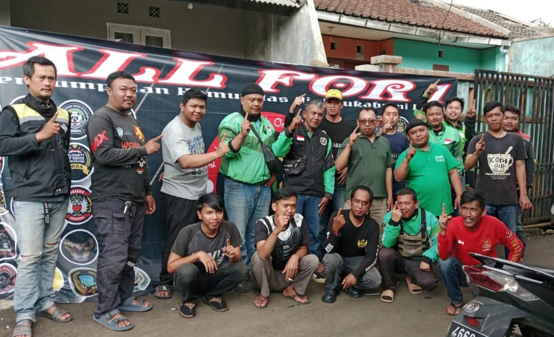 PENOLAKAN: Perkumpulan Ojek Online All for One Sukabumi Raya, menolak terkait larangan ojol membeli bahan bakar minyak (BBM) bersubsidi seperti Pertalite, Selasa (3/12). (FT: IST)