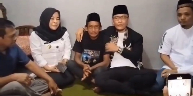 Miftah Maulana Habiburrahman alias Gus Miftah mendatangi rumah pedagang es teh Sonhaji/Ist