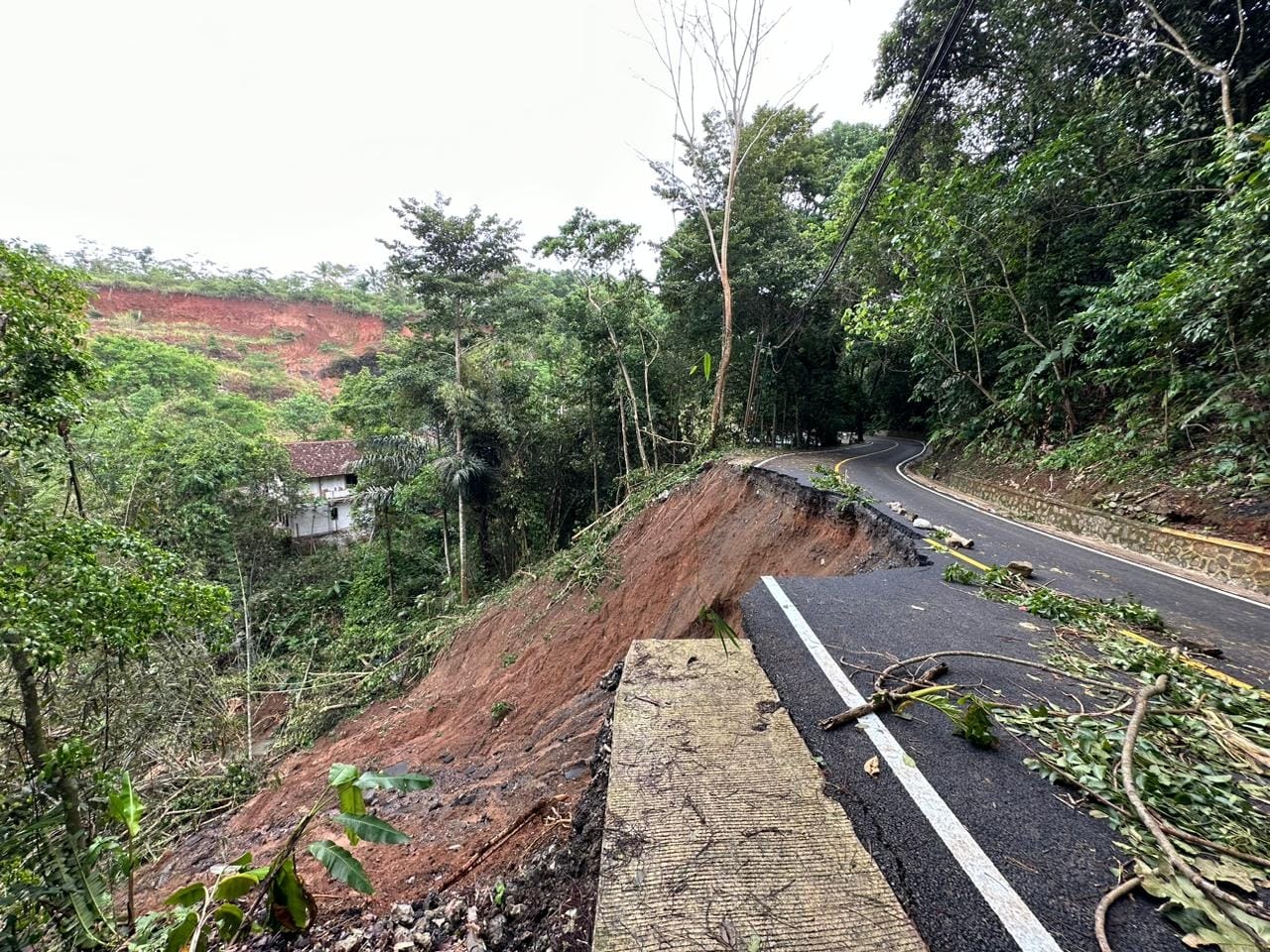 Bencana tanah longsor yang melanda Kabupaten Sukabumi sejak Selasa, 3 Desember 2024 hingga Rabu, 4 Desember 2024 kembali meluas.