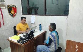 Jajaran kepolisian saat mengamankan pelaku penyiraman air keras di kecamatan Nagrak.(FOTO : ISTIMEWA/Humas Polres.)