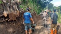 Tanah Longsor Rusak Rumah Warga Simpenan Sukabumi