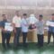 DIBAGIKAN : Anggota Komisi II DPR RI, Heri Gunawan, saat foto bersama warga, usai menyerahkan 1.404 sertifikat tanah di Desa Sukamaju, Kecamatan Cikembar, Sukabumi, pada Jumat pagi (13/12/2024) sekitar pukul 09.30 WIB. (FOTO : UNTUK RADAR SUKABUMI)