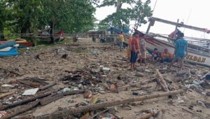 Puluhan Perahu Nelayan di Ujung Genteng Sukabumi Rusak Diterjang Gelombang Tinggi