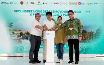 Direktur Kepatuhan & Sumber Daya Manusia BSI Tribuana Tunggadewi (kanan kedua), Rektor Universitas Muhammadiyah Yogyakarta Prof. Dr. Ir. Gunawan Budiyanto M.P., IPM (kiri kedua), Deputi Bidang Pelaporan & Pengawasan Kepatuhan PPATK Fithriadi (kanan) dan Kepala Dinas Lingkungan Hidup dan Kehutanan Provinsi Yogyakarta Kusno Wibowo (kiri)
