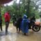 Dandim 0622 Kabupaten Sukabumi Letkol Kav. Andhi Ardana Valeriandra saat meninjau lokasi banjir di Ciemas, Sukabumi.(FOTO : UNTUK RADAR SUKABUMI)