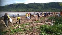 Pulihkan Kawasan Wisata, Dispar Kabupaten Sukabumi bersama Forkompimda dan Forkompimcam Bersihkan Sampah di Pantai Palangpang Ciemas