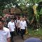 DITINJAU : Wapres RI, Gibran Rakabuming Raka, saat meninjau penyintas bencana pergerakan tanah di Kampung Cihonje, Desa Sukamaju, Kecamatan Cikembar, Kabupaten Sukabumi, pada Jumat (6/12) pagi.(FOTO : DENDI/RADAR SUKABUMI)
