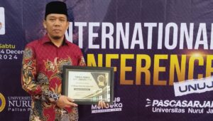 Pengasuh Pesantren Al-Muhajirin Pusat Purwakarta, Raih Dua Penghargaan Bergengsi 