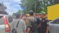 Gara-gara Macet, Dua Pengemudi Minibus Nyaris Adu Jotos di Jalan Pamuruyan Cibadak