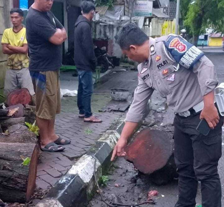 Pengendara Motor Tabrak Trotoar di Palabuhanratu
