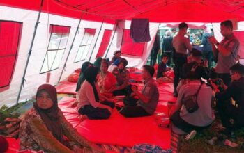 Pengungsi Bencana Retakan Tanah di Cikembar